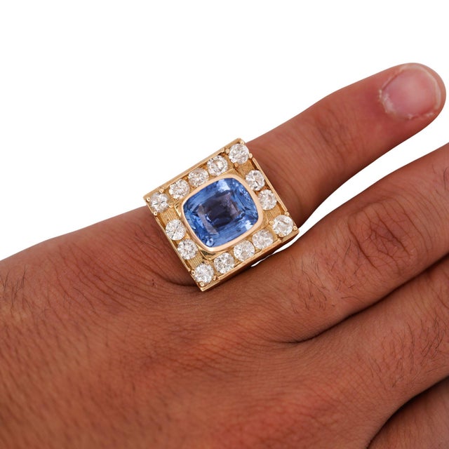 Gia Cert. 8.56 Carat Cushion Light Blue Sapphire 14k Gold Vintage Mens Ring, Size 8.5 For Sale In Miami - Image 6 of 8