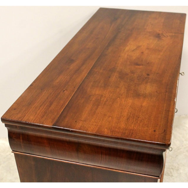 19th Century Italian Chest of Drawers in Walnut For Sale - Image 10 of 11