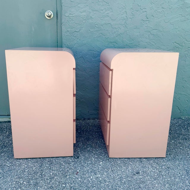 These sculptural Postmodern nightstands embody the sleek, minimalist aesthetic of the late 1980s and early 1990s with...