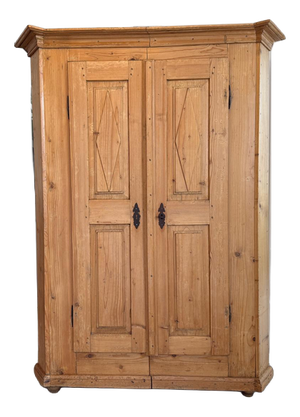 Baroque Farmhouse Cabinet in Softwood