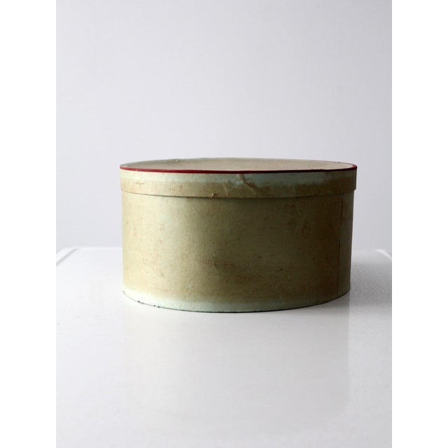 Mid-Century Modern Vintage 1950s Penney’s Marathon Men’s Hat Box Round Storage Box For Sale - Image 3 of 9