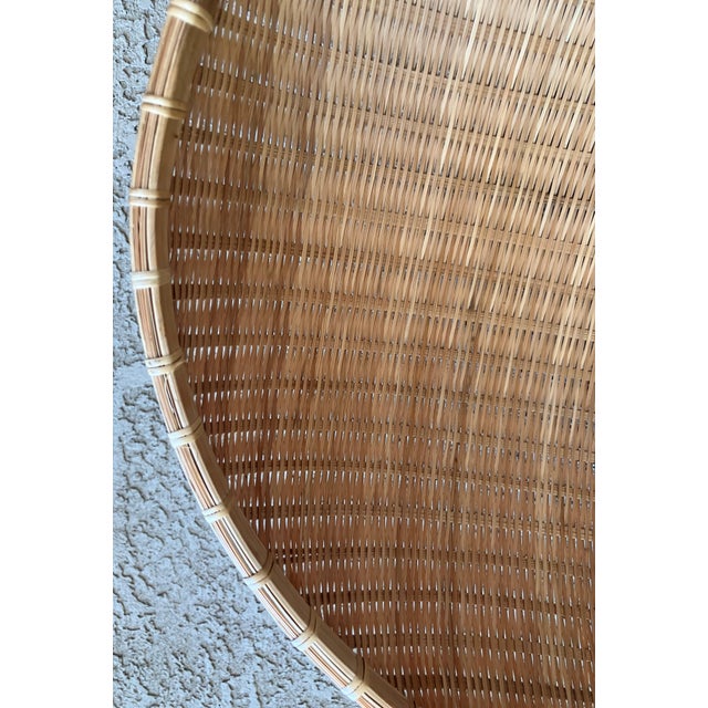 Late 20th-Century Nicely-Sized Contemporary Winnowing-Style Handwoven Bamboo Basket For Sale - Image 11 of 17