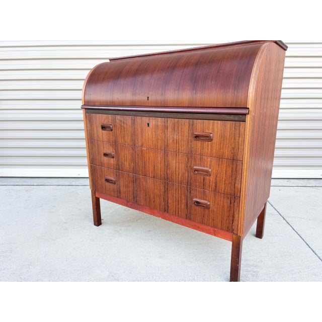 1960s Danish Modern Rosewood Roll Top Writing Desk by Bernhardt Pedersen For Sale In Los Angeles - Image 6 of 15