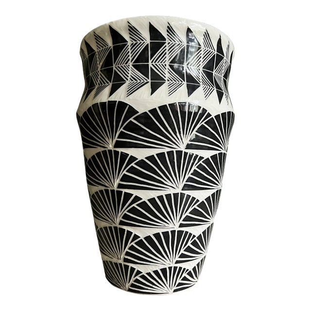2018 Decorative Carved Glaze Black and White Large Vase For Sale