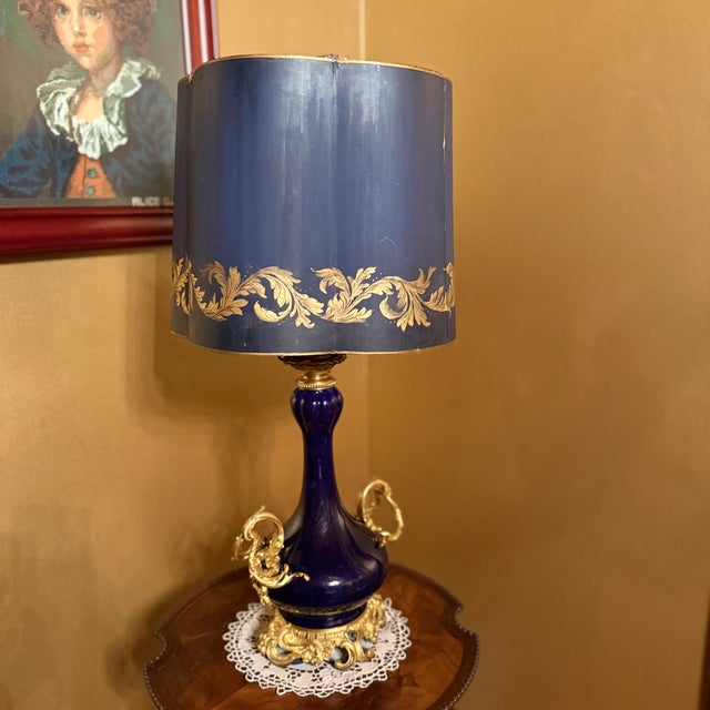 French Provincial Vintage Italian Cobalt Blue Porcelain Gilt Brass Table Lamps - Pair For Sale - Image 3 of 14