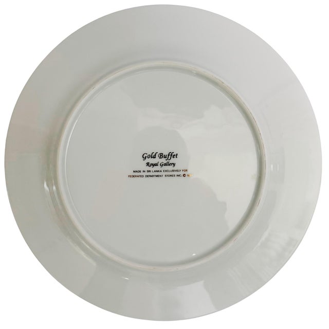 Vintage Royal Gallery Gold Buffet Dinner Plates Red & Green With 24k Gold Filigree - Set of 8 For Sale In San Diego - Image 6 of 7