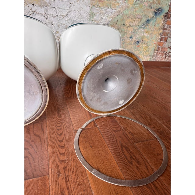 Pair of 1960s Eero Saarinen Tulip Side Chairs for Knoll For Sale - Image 12 of 12