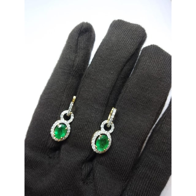 Natural 2.45cts Emerald & 0.81cts Diamond Earring in 18k Gold For Sale - Image 4 of 8