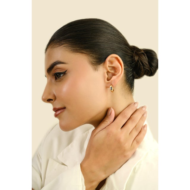 Vintage Style Chunky Sapphire Birthstone Hoop Earrings for Her in 14k Gold- A Pair For Sale - Image 4 of 12