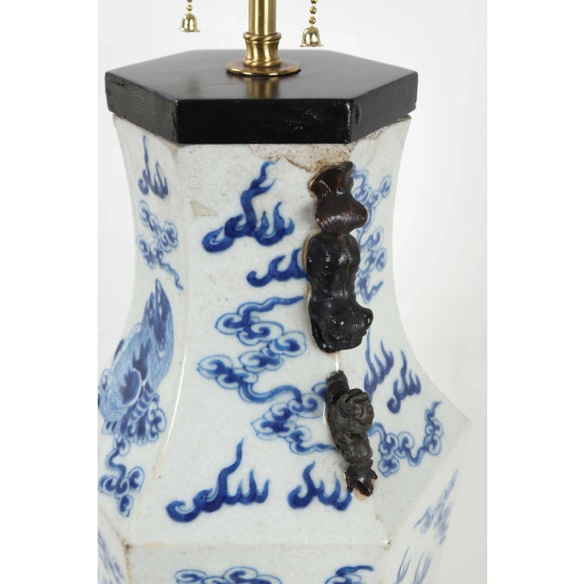 19th Century Chinese Qing Dynesty Double Bulb Pull Switch Hexagonal Blue & White Porcelain Lamp With Animal Figure Handles For Sale - Image 11 of 13