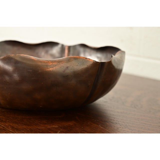 Metal Roycroft Style Arts & Crafts Hammered Copper Flower Form Fruit Bowl or Centerpiece Bowl With Ruffled Edges For Sale - Image 7 of 11