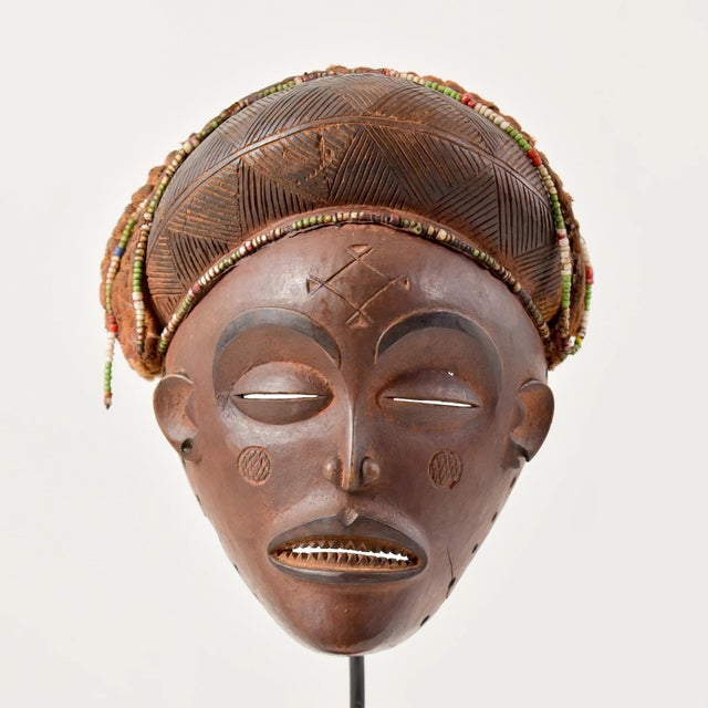 This mask comes from the Chokwe. It belongs to the famous category known as Mwana pwo and had performed during the...