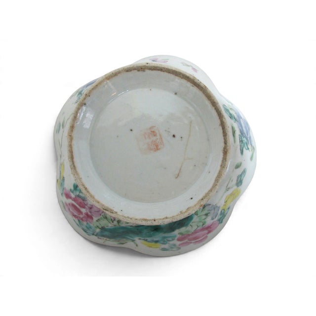 Turquoise Chinese Nyonya Ware Famille Rose Porcelain Turquoise Flower Scallop Rim Bowl For Sale - Image 8 of 9