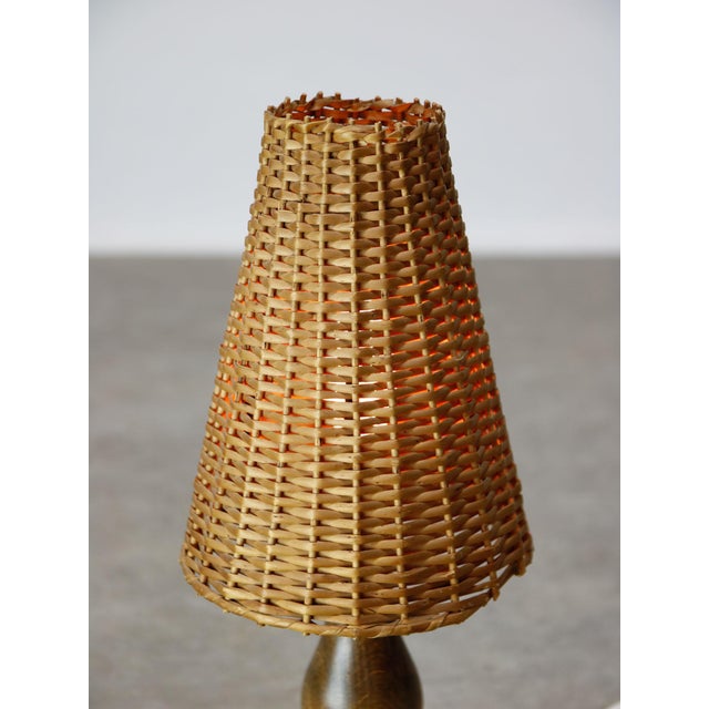 Takes one standard E14 light bulb (not included). Works with 220v as well as 110v. European Plug (up to 250V).The wiring...