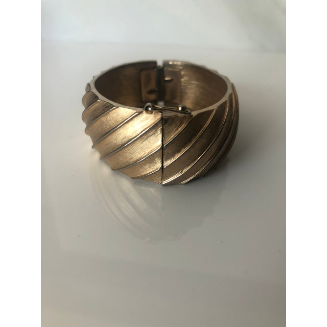 Metal 1970s Crown Trifari Gold Ribbed Clamper Bangle With Clasp For Sale - Image 7 of 7