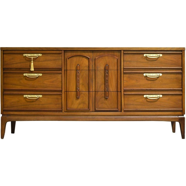 1960s Mid Century Modern Walnut Dresser by United Furniture For Sale - Image 15 of 15