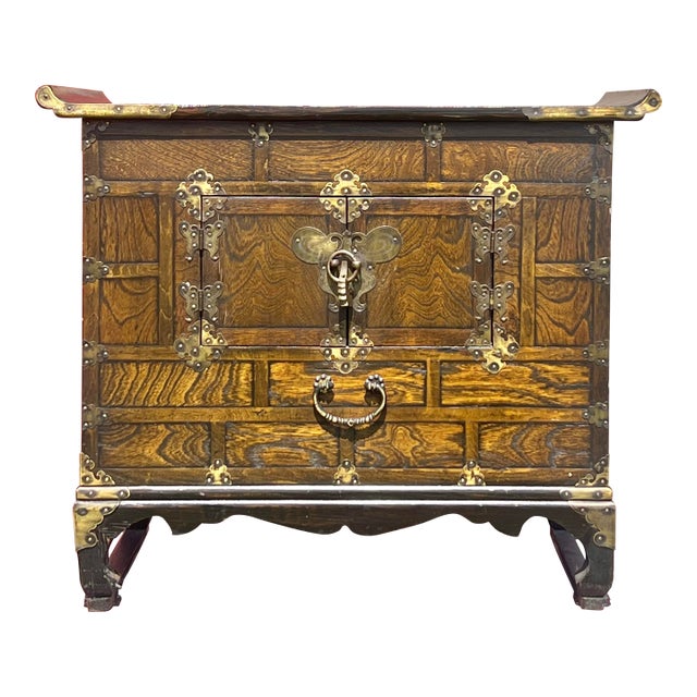 19th Century Small Elm Korean Tansu Chest For Sale
