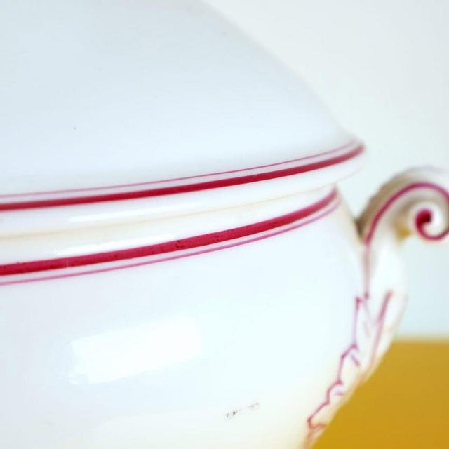 Discover this refined porcelain tureen produced by ginori, a true piece of italian design. Featuring a sumptuous shape,...