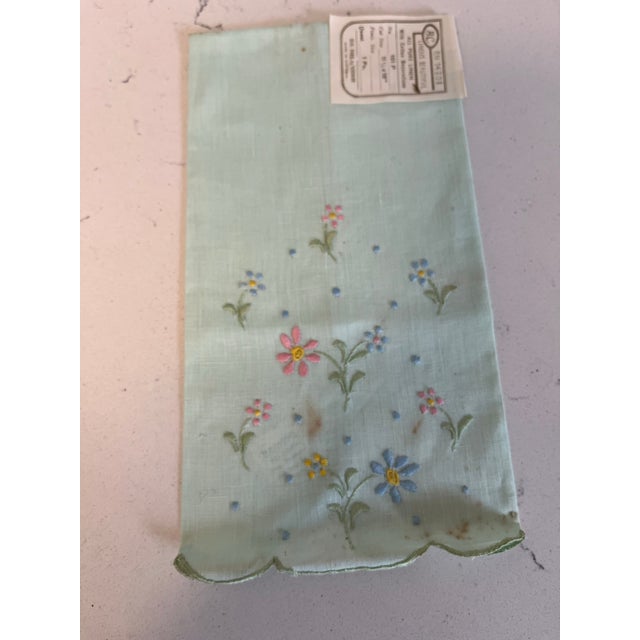 1970s Set of 3 Vintage Portuguese Linen Hand Embroidered Guest Towels For Sale - Image 5 of 6