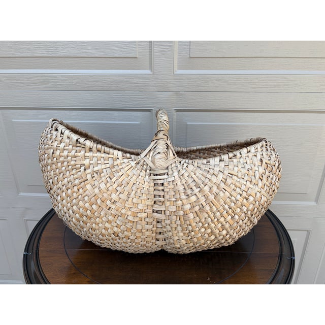 Wood Large Early 20th Century American Oak Splint Buttocks Gathering Basket For Sale - Image 7 of 9