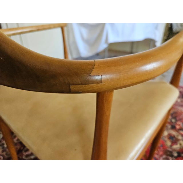 Vintage MCM Beautiful European Sculpted Wood Side Chair, All Original. For Sale - Image 4 of 4