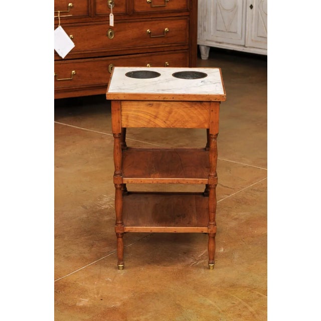 French 1890s Cherry Rafraichissoire Wine Table with White Vined Marble Top For Sale - Image 4 of 12