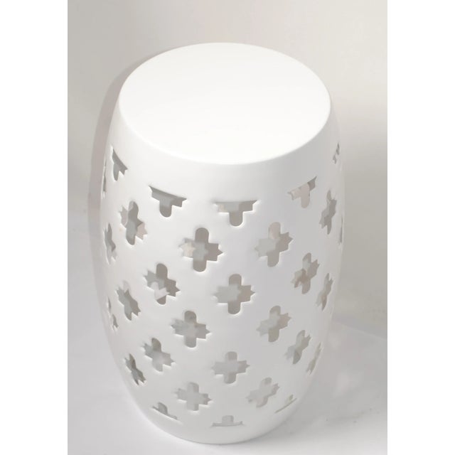 1970s 1970s Hollywood Regency Indoor Outdoor White Steel Carved Drum Garden Stool For Sale - Image 5 of 12
