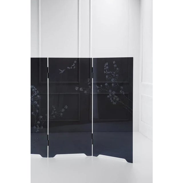 Fumé reflective crystal with floral decoration engraved with bas -relief, chromed metal details. Haiku model Jean-Marie...