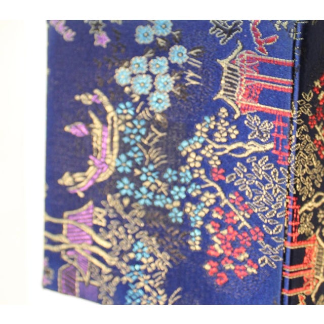 1980s Vintage Navy Blue Chinoiserie Brocade Square Cachepot Planter – Set of 2 Oriental Silk Waste Bins For Sale - Image 5 of 8