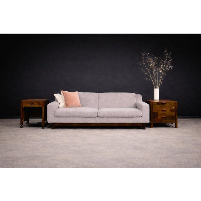 This side table reflects a pragmatic yet refined approach to mid-century Brazilian furniture, where function, mobility,...