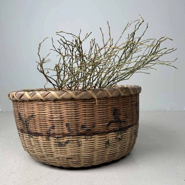 Japanese Woven Bamboo Basket with Calligraphy, 1950s For Sale - Image 3 of 10