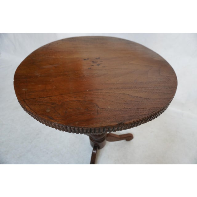 Early 19th Century Antique Round Carved Wood Pedestal Side Table For Sale - Image 5 of 15
