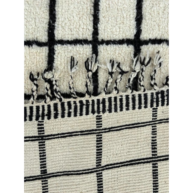 Early 21st Century Contemporary 21st Century Moroccan White Wool Rug For Sale - Image 5 of 9