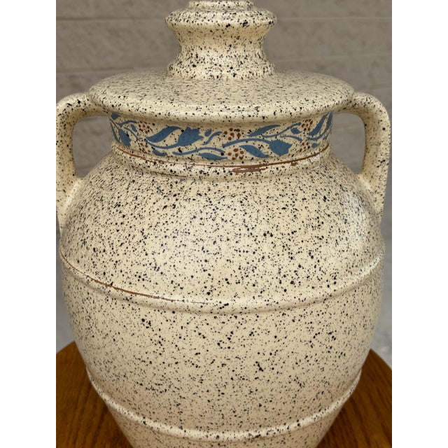 Vintage Speckled & Hand Painted Crock or Jug Shaped Table Lamp For Sale - Image 4 of 9