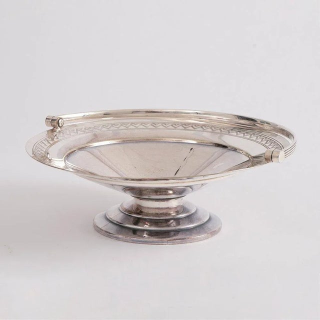 H: 20cm - 8.5cm w: 25cm d: 23.5cm a rare british art deco silver plated handled tazza with a geometric design border c.1930.
