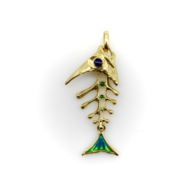 Metal 1960s 18k Gold Articulated Fishbone Skeleton Pendant With Enamel by UnoAErre For Sale - Image 7 of 11