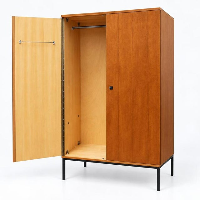 Vintage 2-door wardrobe – wooden wardrobe with hanging and shelving sections This stylish vintage 2-door wardrobe combines...