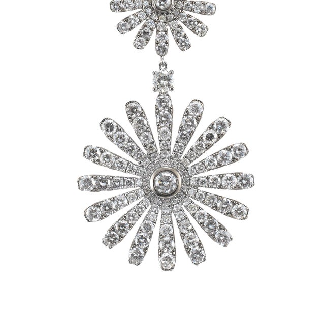 Modern 18k White Gold 13.00ctw Round Cut Diamond Sunburst Double Eschle Dangle Earrings, Pair For Sale - Image 3 of 8