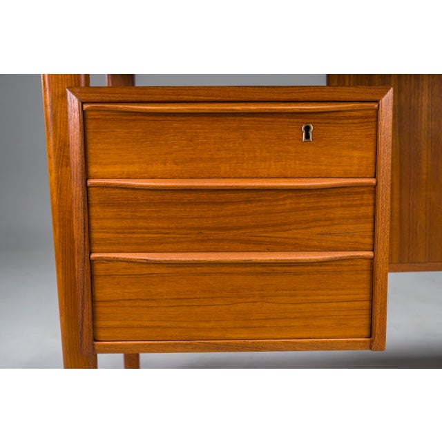Mid-Century Modern Danish Teak Desk by Peter Lovig Nielsen for Hedensted Mobelfabrik, 1972 For Sale - Image 3 of 18