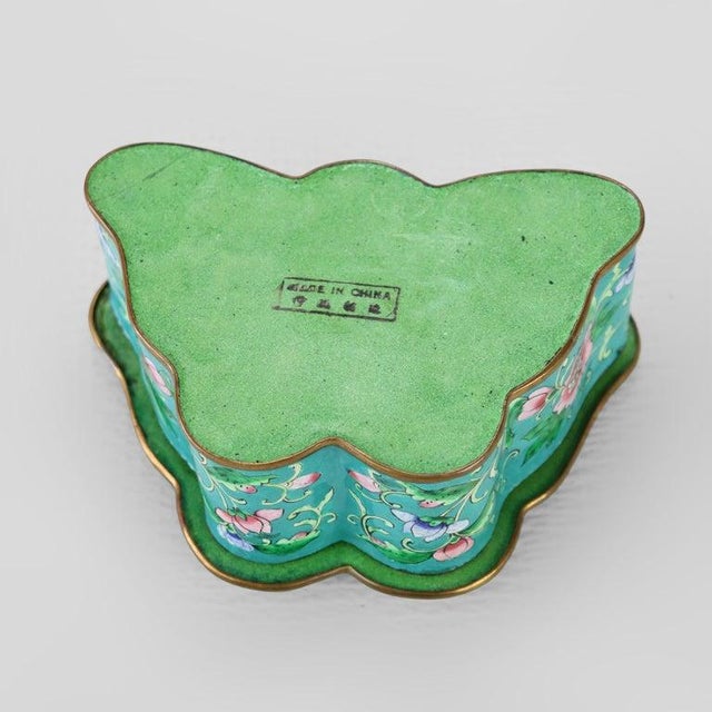 1920s Antique Chinese Cloisonne Enameled Butterfly Shaped Trinket Box C1920 For Sale - Image 5 of 8