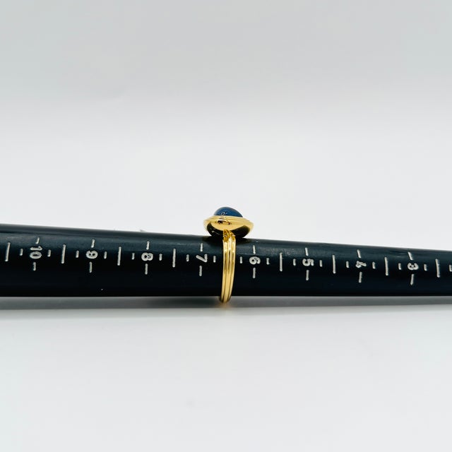 Blue 4 Carat Triangular Blue Sapphire Cabochon Bezel Ring in 18k Yellow Gold, Size 6.5 For Sale - Image 8 of 8