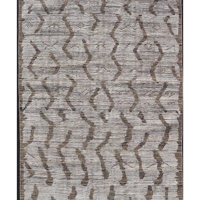 Early 21st Century Modern Gallery Rug in Wool With Abstract Design 5'10" X12'8" For Sale - Image 5 of 13