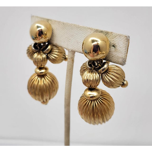 Vintage 1950s Signed Napier Goldtone Ribbed Beaded Clip Earrings - 2 Pieces For Sale In Philadelphia - Image 6 of 8