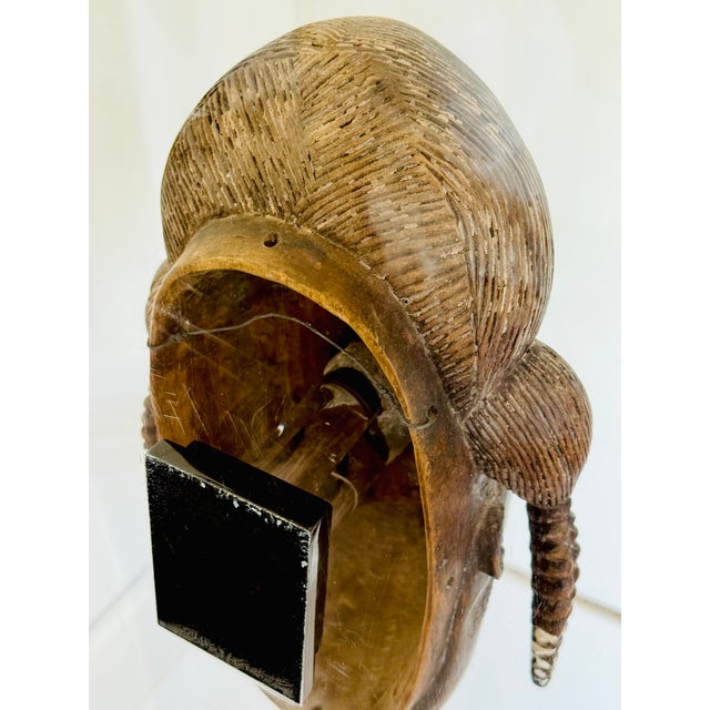 20th Century Baule Portrait Mask in Lucite Museum Display For Sale - Image 9 of 10