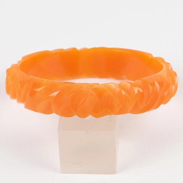 1940s Bakelite Carved Bracelet Bangle Milky Orange Papaya For Sale - Image 5 of 5