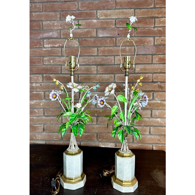 Traditional Pair of 1960s Italian Tole Floral Boutique Lamps For Sale - Image 3 of 12
