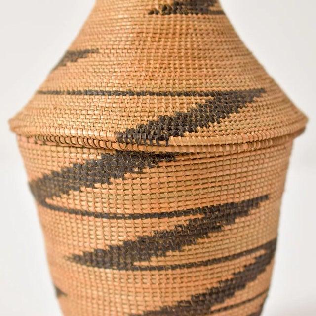 African Early 20th Century Tutsi Basket with Lid Rwanda For Sale - Image 3 of 7