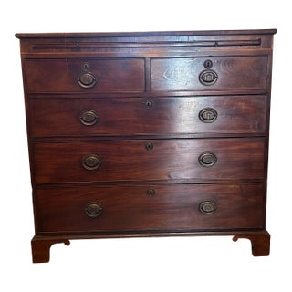 Antique English Georgian Chest of Drawers With Pull Out Tray. For Sale