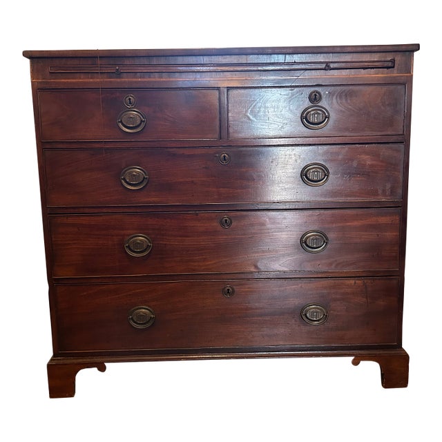 Antique English Georgian Chest of Drawers With Pull Out Tray. For Sale