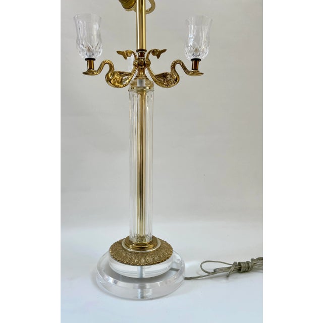 1970s Hollywood Regency Style Bauer Lucite & Brass Swan Table Lamp For Sale - Image 5 of 11